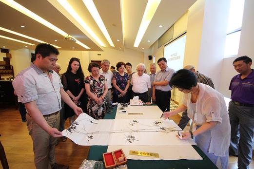 天津市国际文化交流研究会理事,天津中俄文化艺术交流中心主任,画家王